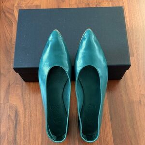 Martiniano Women's pointy toe leather flats. Size 38